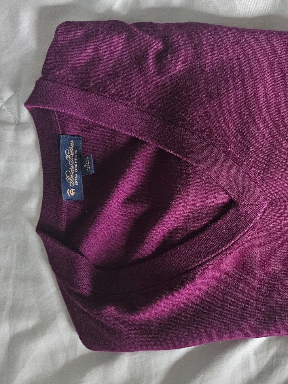 Brooks Brothers Men Small Plum Purple 100% Extra Fine Merino Wool V-Neck Sweater